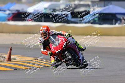 media/Oct-09-2022-SoCal Trackdays (Sun) [[95640aeeb6]]/Turn 2 (1110am)/